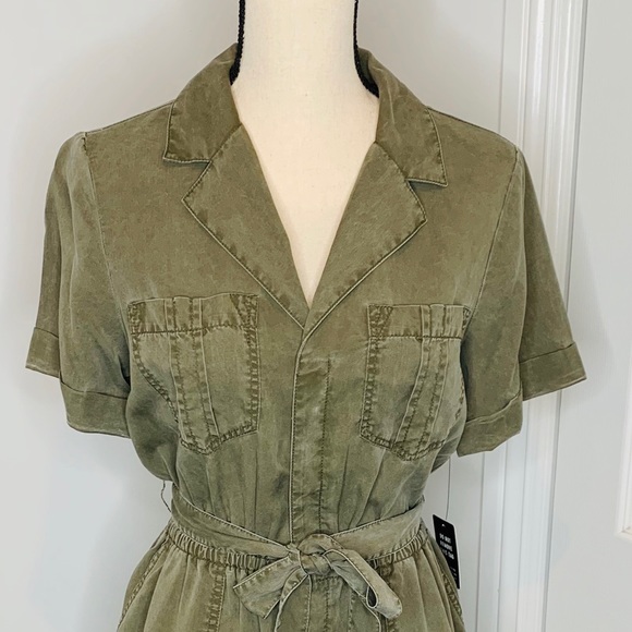 Short sleeve short romper with button front - Picture 4 of 4